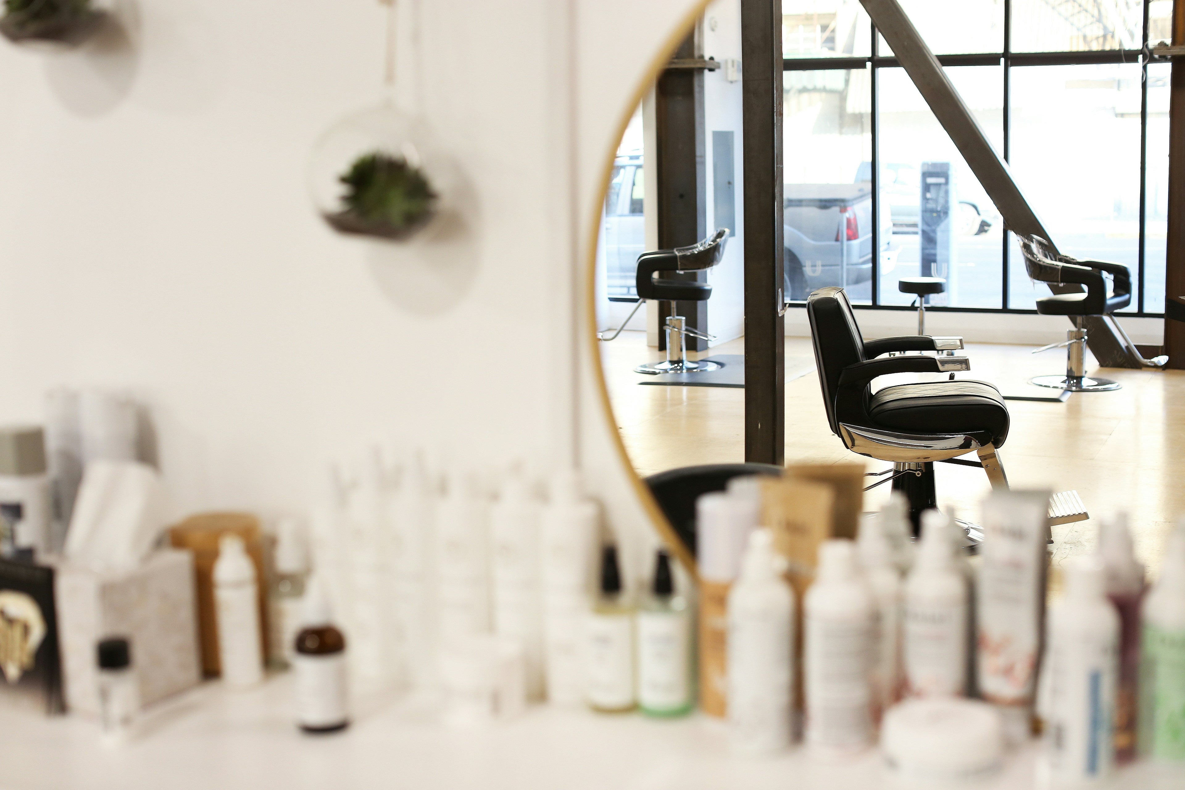 Miért a Sit&Cut forgó állvány a jövő legfontosabb barber eszköze?